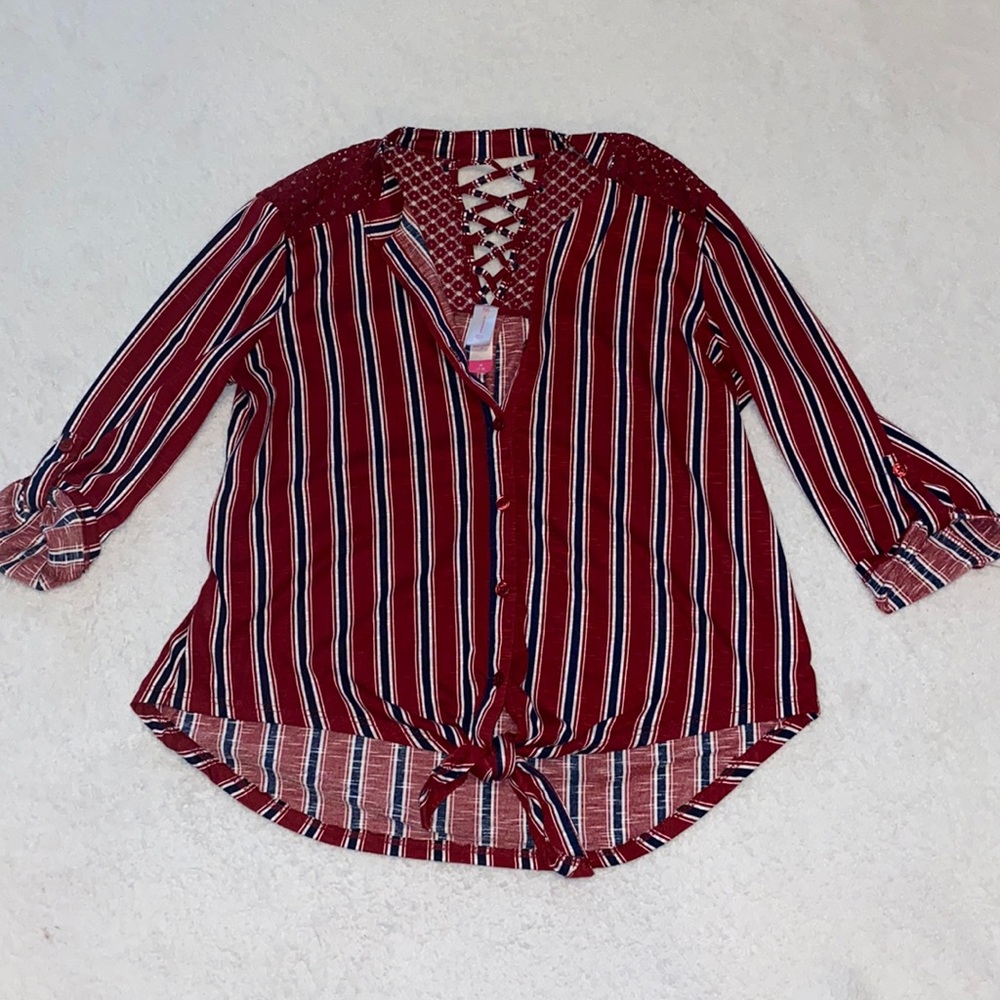 Brand: NoBoundaries, size: M, red stripe shirt